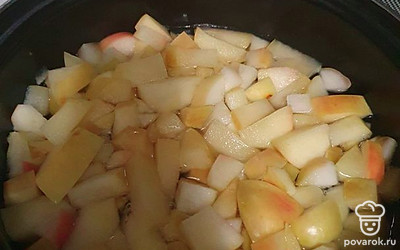 Через минут 10-15 (после кипения) добавляем сахар по вкусу, варим еще минут 10 и готово.