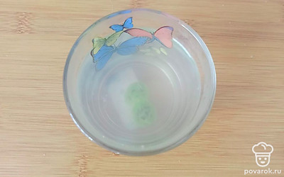 Подавайте охлажденным. На дно стакана можете для красоты положить порезанные ягоды крыжовника.