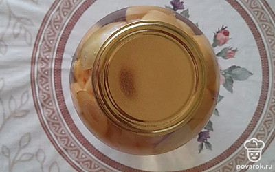 Закатайте чистой простерилизованной крышкой.