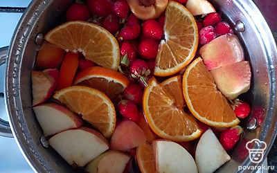 Залейте холодной водой и поставьте вариться на газовую плиту.