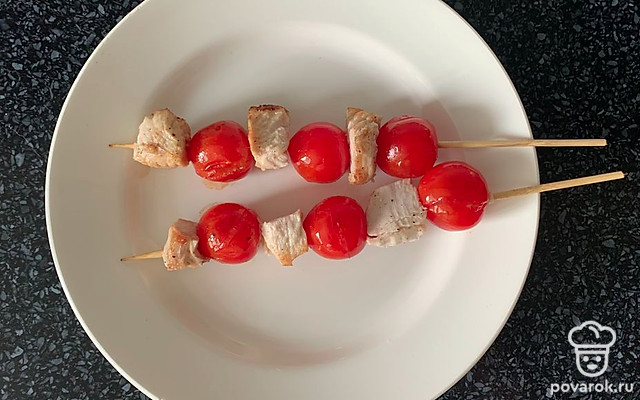 Закуска с мясом и помидорами черри — Рецепт с фото