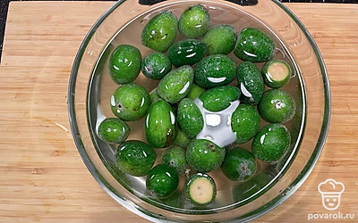 Помыть плоды.