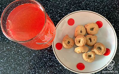 Подаем порционно, с сушками.