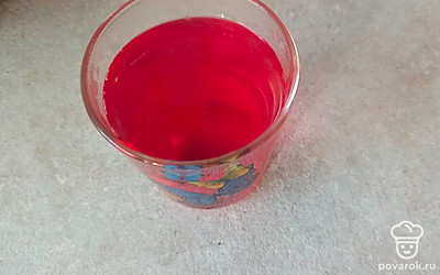 Разлейте компот по стаканам. Приятного аппетита! 