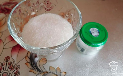 Подготовить ингредиенты, ягоды промыть, отвесить необходимое колличество сахара и лимонной кислоты.