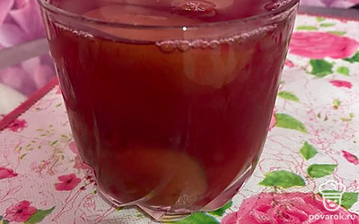 Остужаем компот. Подавайте порционно. Приятного аппетита!