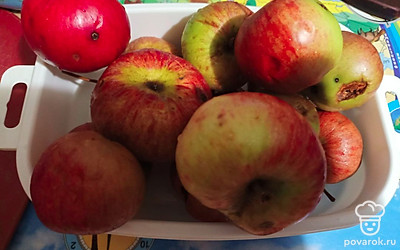 Приготовить ингредиенты. Яблоки вымыть.