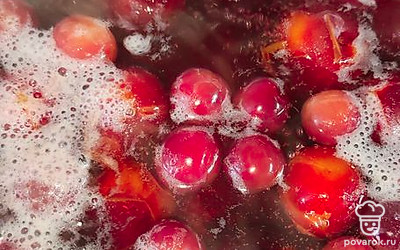 После закипания, газ убавить и оставить вариться на протяжении 30 минут на минимальном огне.