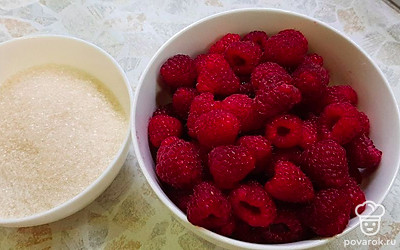 Малину хорошо переберите от листочков. 