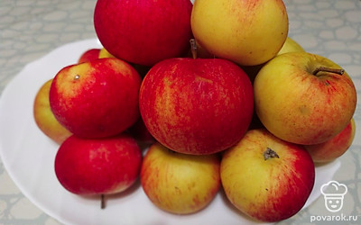 Подготовьте и отмерьте все ингредиенты. Сахар для сиропа берется из расчета стакан на литр воды.