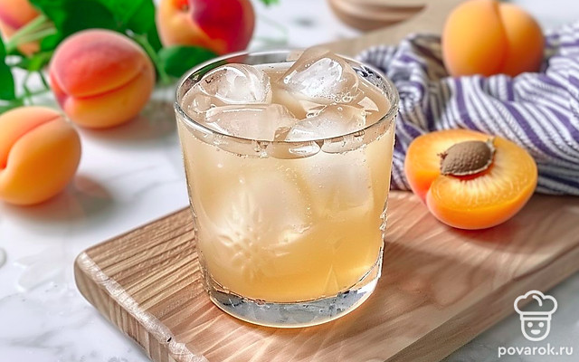 Сладкий компот со спелыми и сочными абрикосами и нектаринами — Рецепт с фото