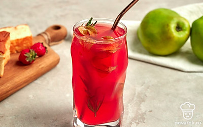 Подавайте компот вместе со сладким пирожным.