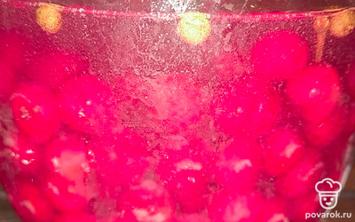 Взбалтываем так, чтобы сахар растворился и убрать на неделю до вызревания. Затем разлить по бутылкам и наслаждаться вкуснейшей настойкой!