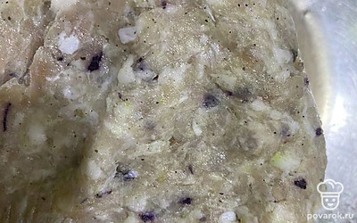 Подготовьте фарш.