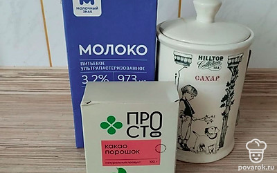 Подготовьте все необходимые продукты: молоко, какао-порошок, сахар, корицу.