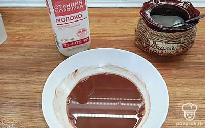 Размешайте смесь в воде венчиком, чтобы не было комочков.