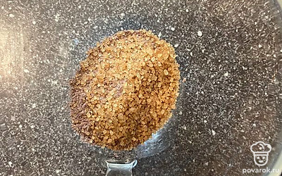 Сухие ингредиенты смешайте в кружке.