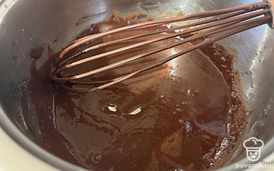 Уварите какао до легкого загустения буквально 2-3 минуты. 