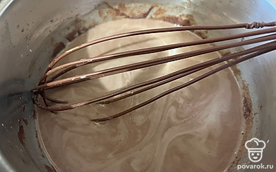 Верните сотейник на огонь.