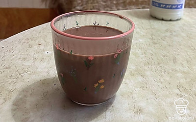 Подавайте какао к столу немного остывшим, вместе с металлической трубочкой. 