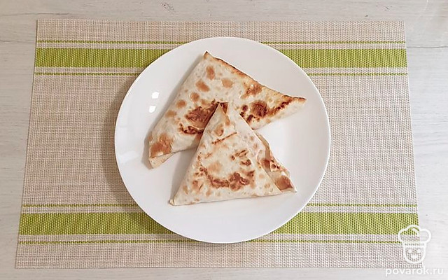 Треугольники из лаваша с сыром — Рецепт с фото