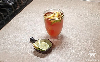 Чай подавайте охлажденным или со льдом.