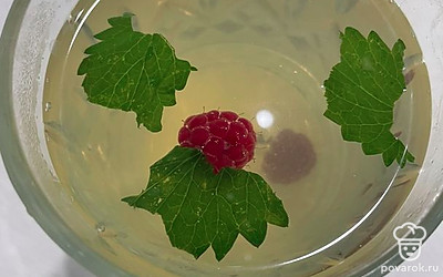 Этот чай хорош как в горячем, так и в холодном виде. При желании можно добавить лед.