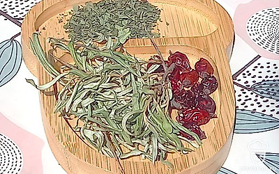 Доведите до кипения воду, отмерьте иван-чай.