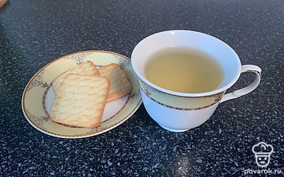 Подать с печеньем.