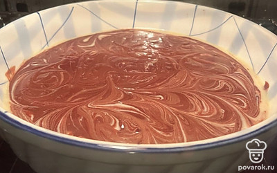 Поставьте выпекаться в духовку на 30-40 минут при 180 градусах.