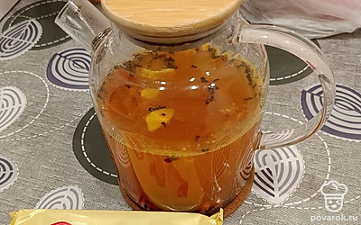 Подать можно с вафельными трубочками.