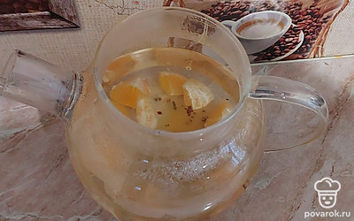 Заливаем кипятком и даем настояться 5 минут.