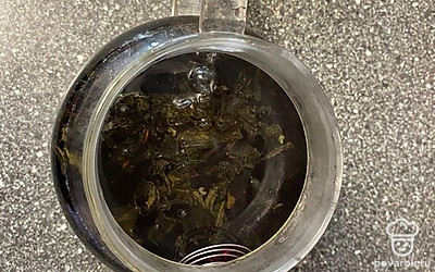 Закройте крышкой и дайте настояться.