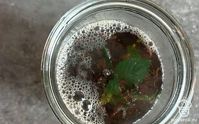 Наш чай готов. Дайте настояться чаю 5-7 минут. И можно употреблять.