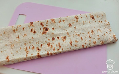 Сворачиваем лаваш.