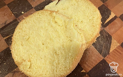 Эти бисквиты используйте для торта или подавайте к чаю. Если вы делаете бисквиты для чаепития, то перед подачей можете посыпать их сахарной пудрой. Приятного аппетита!