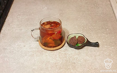 Чай подавайте горячим, с вашими любимыми сладостями. Приятного чаепития!