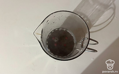 Залейте туда же кипяток.