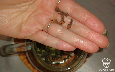 Следующим шагом добавим гвоздику.