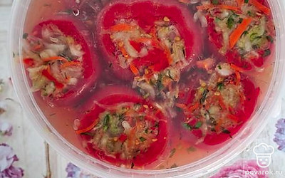 Закрыть крышкой и поставить в прохладное место на 7 дней.