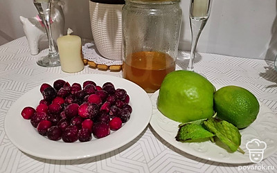 Подготовьте ингредиенты. Банан вымойте в горячей воде. 