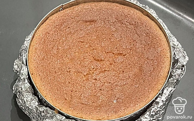 После выпечки дайте бисквитам остыть и можете подавать.