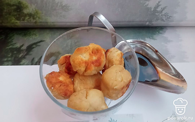 Соленые шарики из теста на воде с соевым соусом — Рецепт с фото