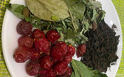 Подготавливаем все ингредиенты, готовим кипяток.