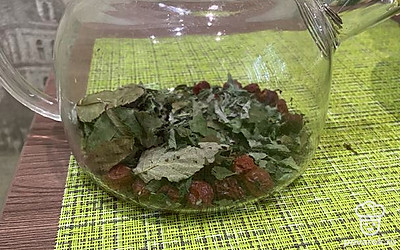 Высыпаем все в чайник.