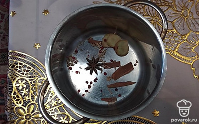 Высыпаем в кастрюльку.