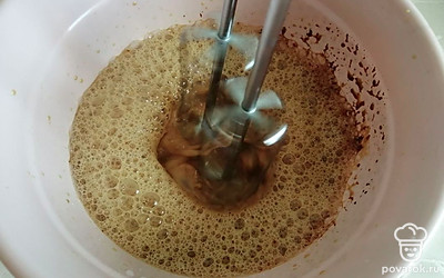 Взбейте миксером 2-3 минуты.