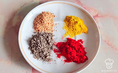 Добавляем специи. Все перемешиваем. 