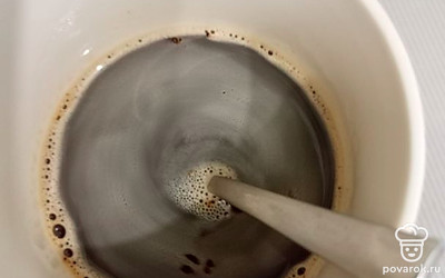 Пересыпаем в кружку и заливаем кипятком. 