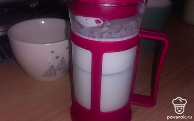 Взбить до пышной пены.